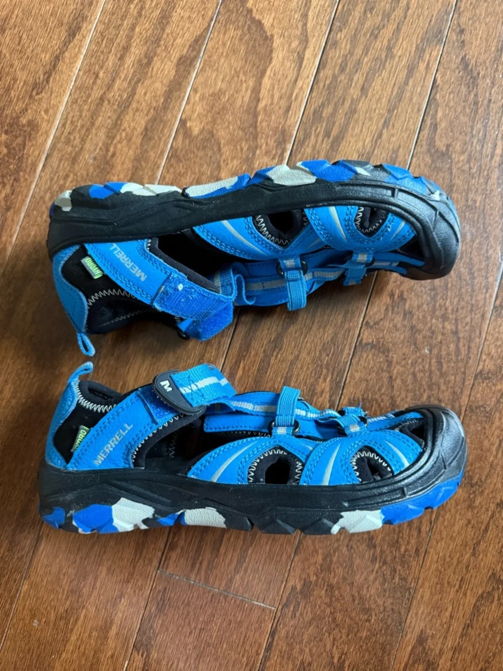 Merrell Blue and Black Kids Closed-Toe Water Shoes size 2